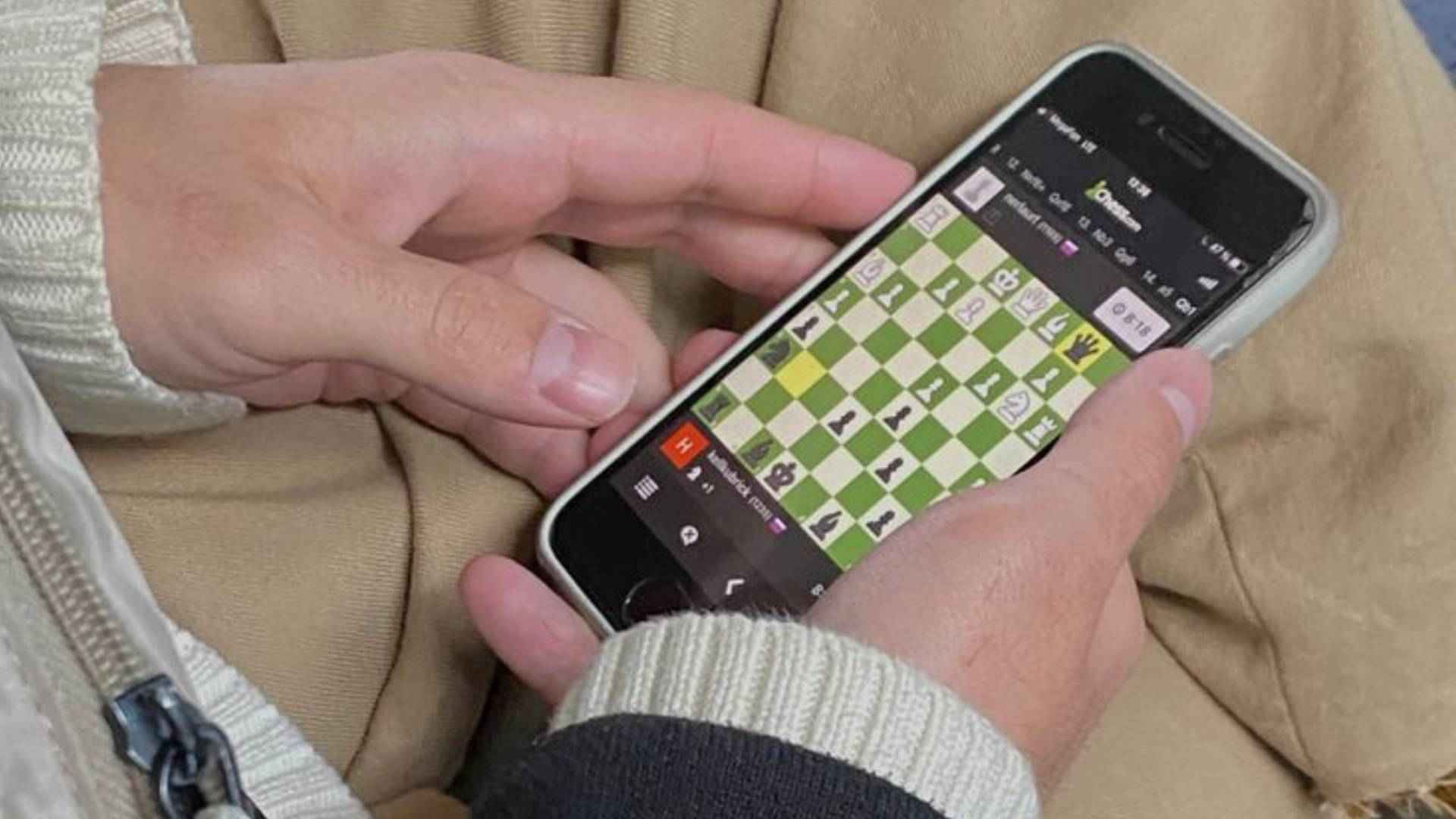 Mobile Card Games Featuring Rewarding Multiplayer Quests